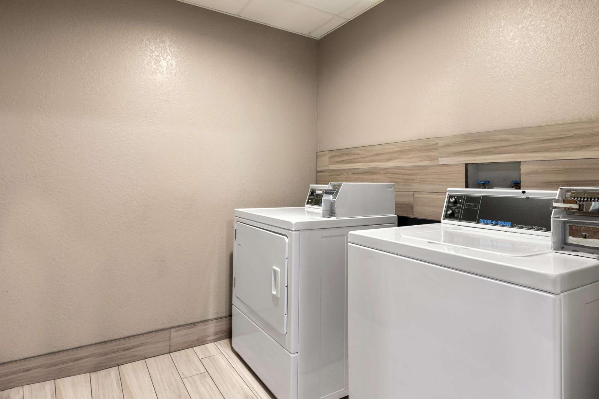 Surestay Plus Hotel By Best Western Tulsa East Екстер'єр фото