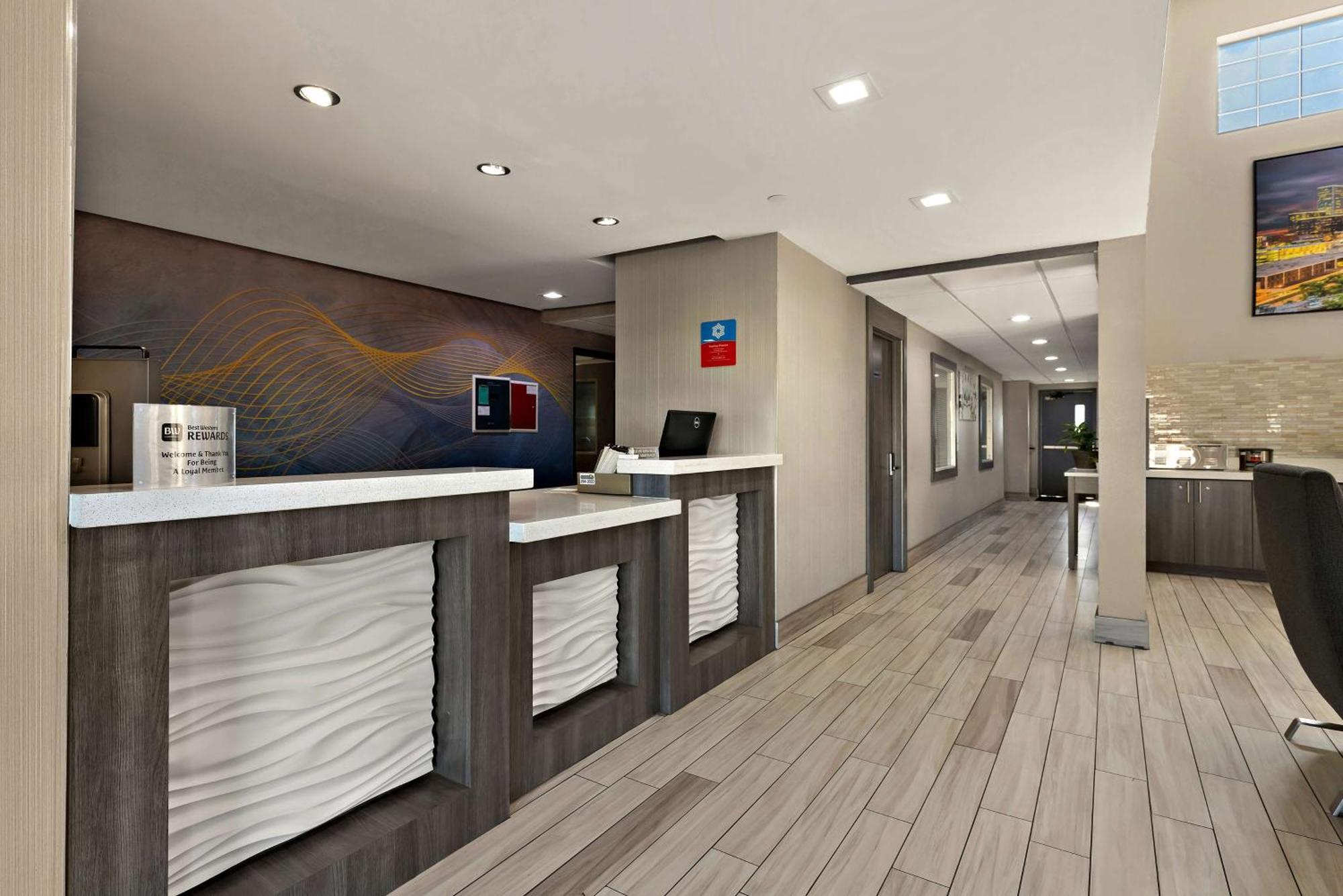 Surestay Plus Hotel By Best Western Tulsa East Екстер'єр фото