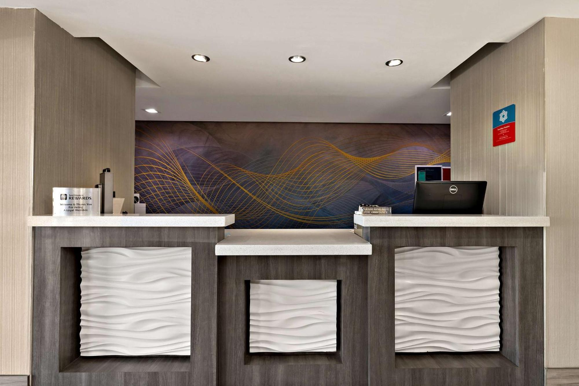 Surestay Plus Hotel By Best Western Tulsa East Екстер'єр фото