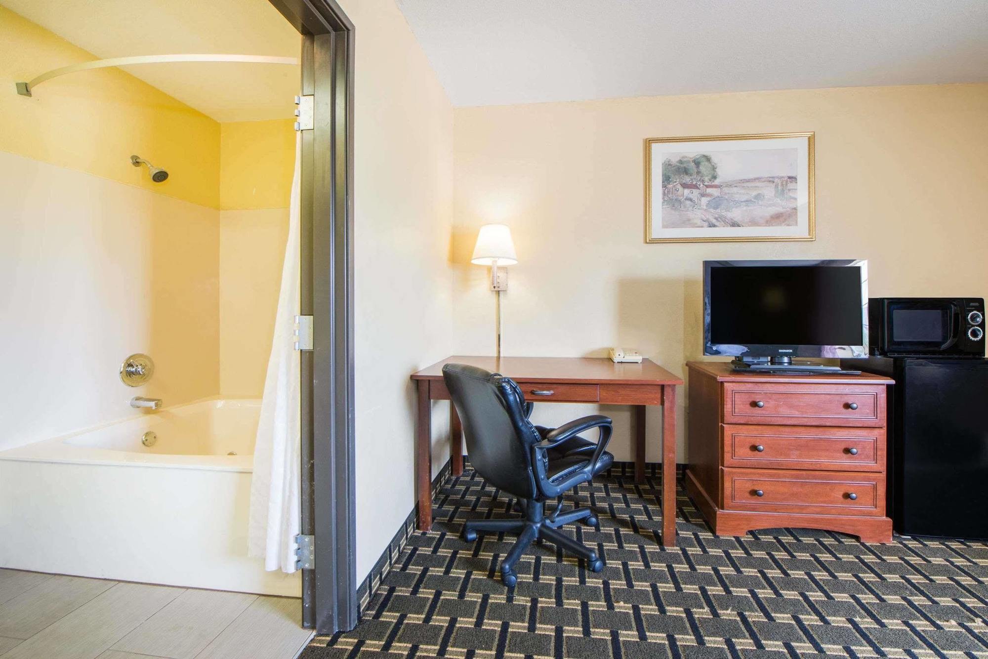 Surestay Plus Hotel By Best Western Tulsa East Екстер'єр фото