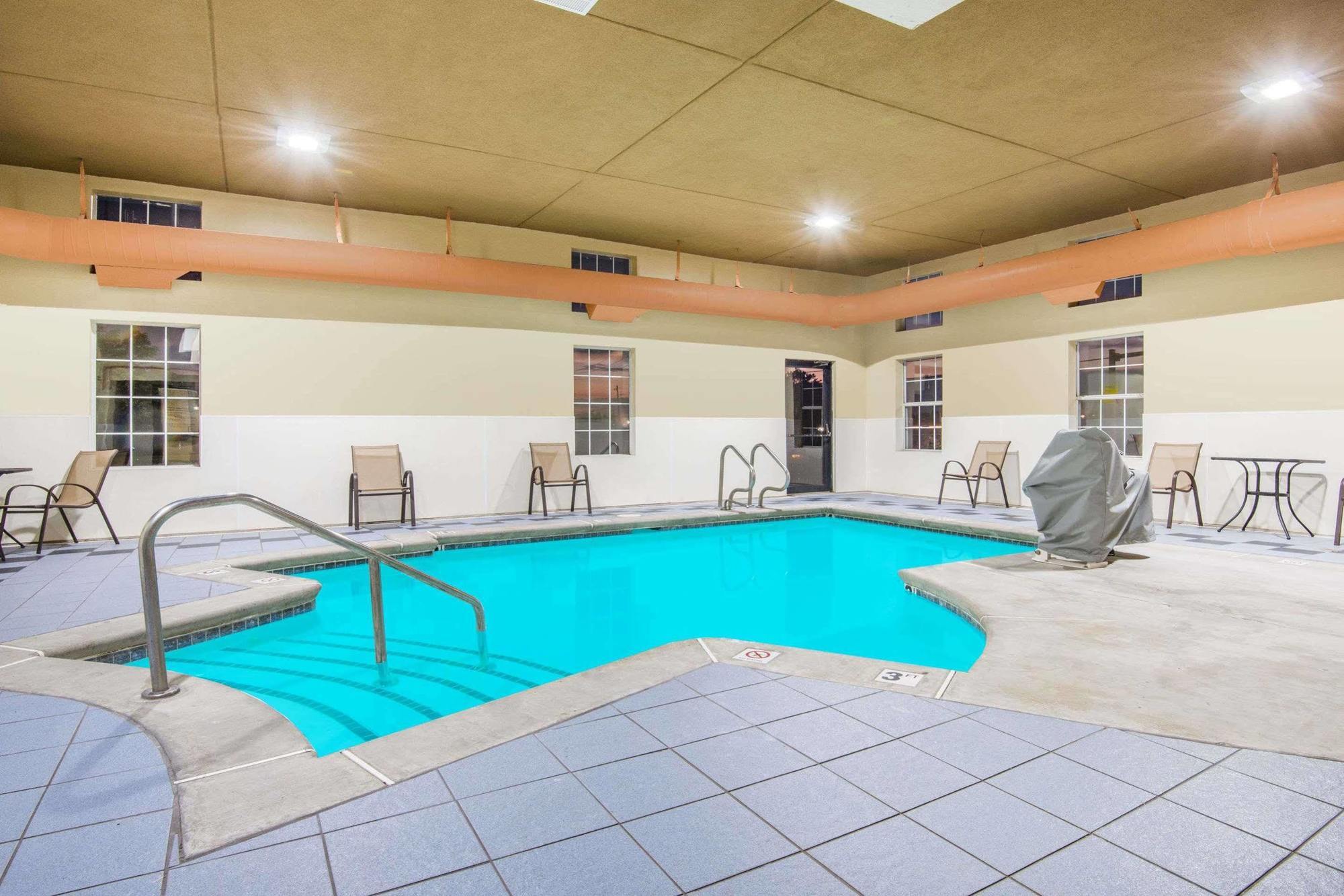 Surestay Plus Hotel By Best Western Tulsa East Екстер'єр фото