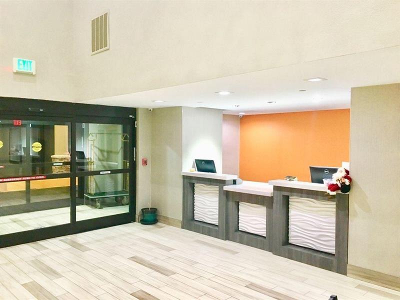Surestay Plus Hotel By Best Western Tulsa East Екстер'єр фото