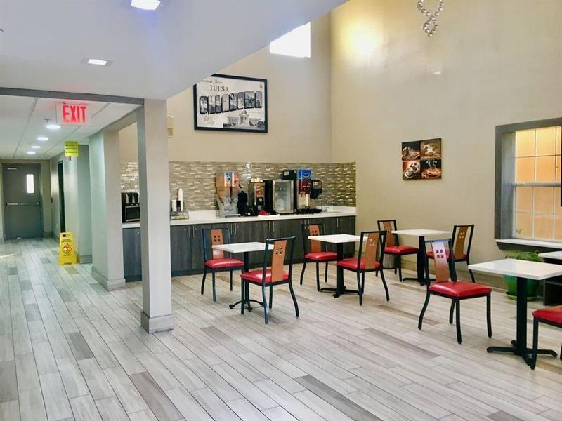 Surestay Plus Hotel By Best Western Tulsa East Екстер'єр фото