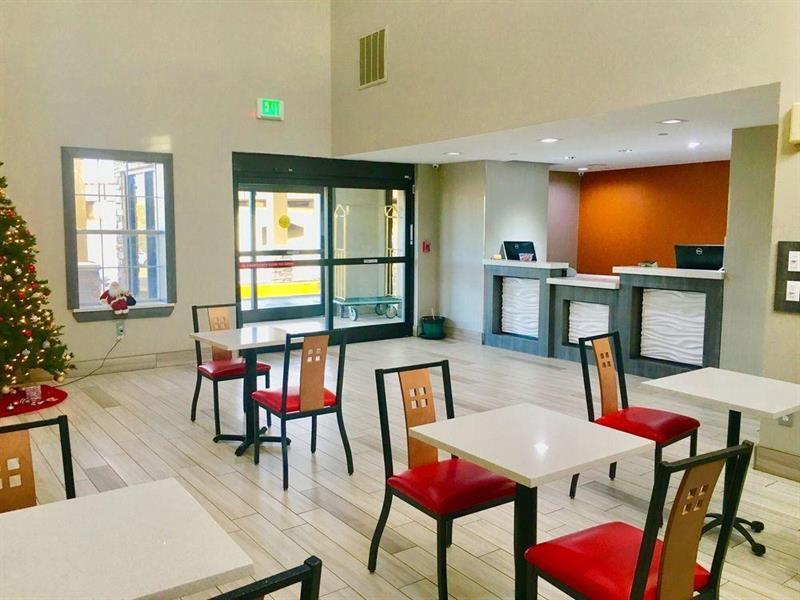 Surestay Plus Hotel By Best Western Tulsa East Екстер'єр фото